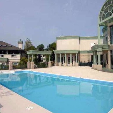 Photo 3 — click to view Chelsea Gardens photo 3