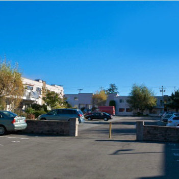 Emerald Court photo 4