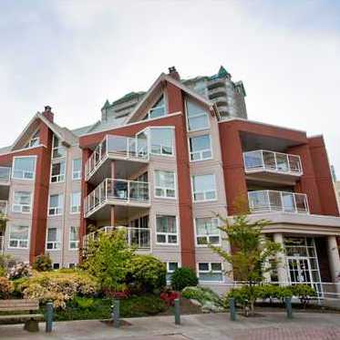 Tiffany Shores photo 2