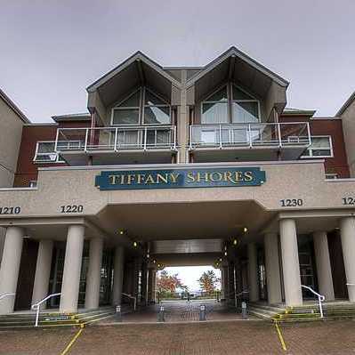 Tiffany Shores photo 3