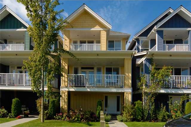 Photo 1 — click to view Garry Pointe Parc photo 1