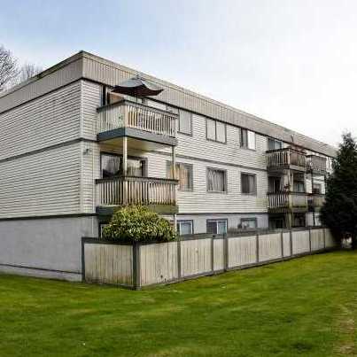 Photo 3 — click to view Edgewater Estates photo 3