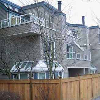 Sanders Court photo 3