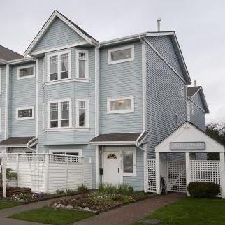 Photo 2 — click to view Parkview Court photo 2