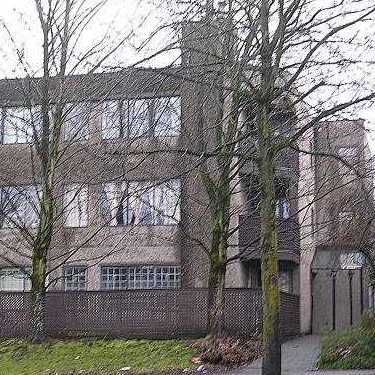 942 East Broadway photo 2