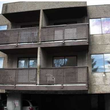 942 East Broadway photo 3