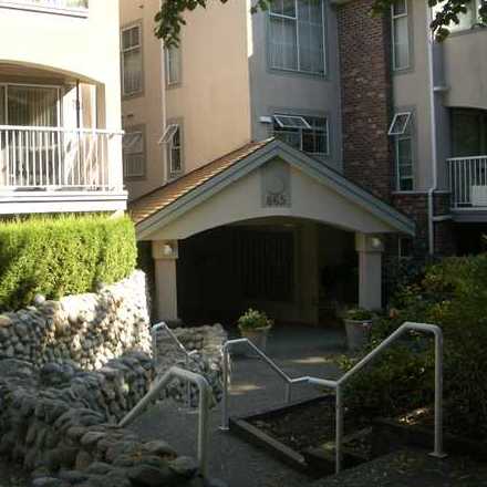Tiffany Oaks photo 3