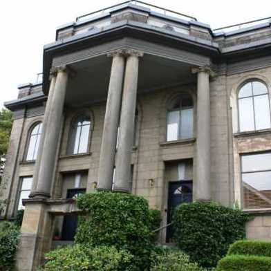 Devon Court photo 4