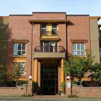 Sterling Court photo 2