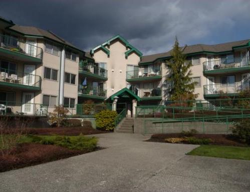 Dufferin Court photo 3