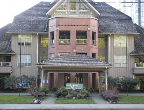 Emerald Court photo 4