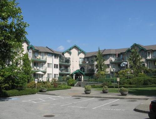 Dufferin Court photo 4