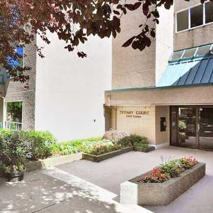 Photo 4 — click to view Tiffany Court photo 4