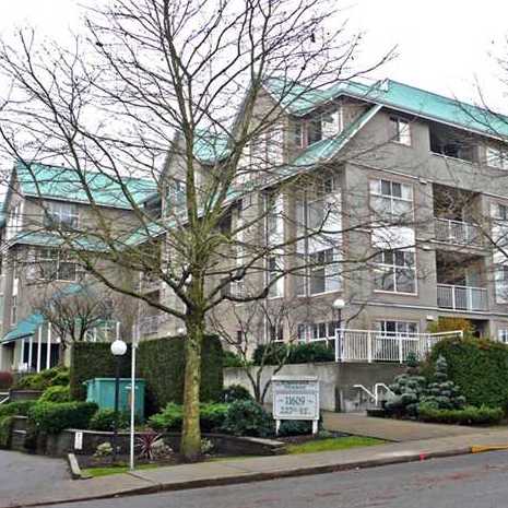 Emerald Manor photo 2