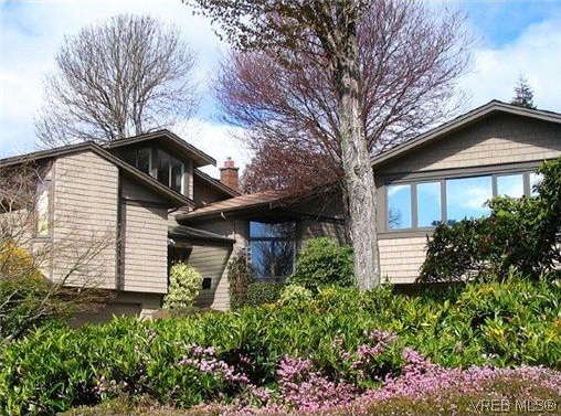 Photo 1 — click to view Saint Charles Mews photo 1