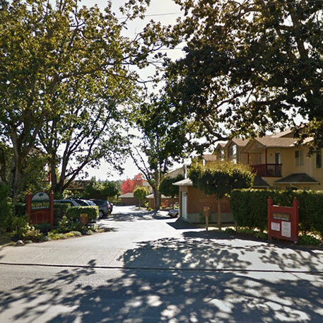 Photo 4 — click to view Oak Grove Place photo 4