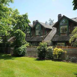 3860 Cadboro Bay Rd photo 2