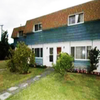 Photo 1 — click to view Lakehill Court photo 1