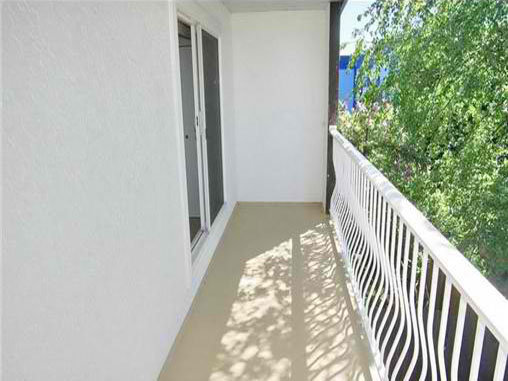 517 Dalton St photo 3