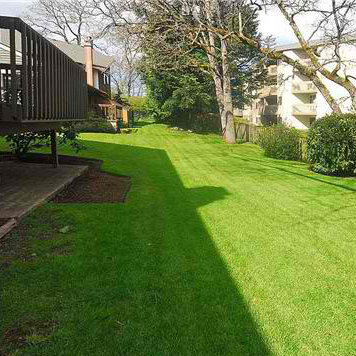 Photo 4 — click to view Lakewood Estates photo 4
