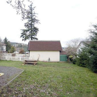 2725 Wale Rd photo 3