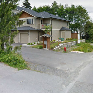1919 South Maple Ave photo 2