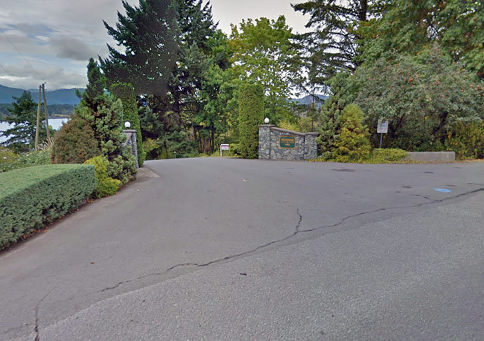 Photo 1 — click to view 1861 Maple Bay Rd photo 1