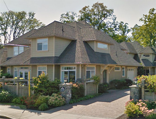 Photo 1 — click to view The 9918 Stratford photo 1