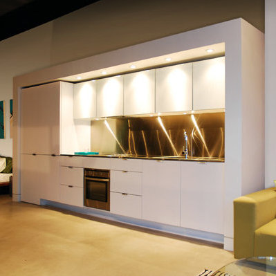 Photo 2 — click to view Paris Annex photo 2