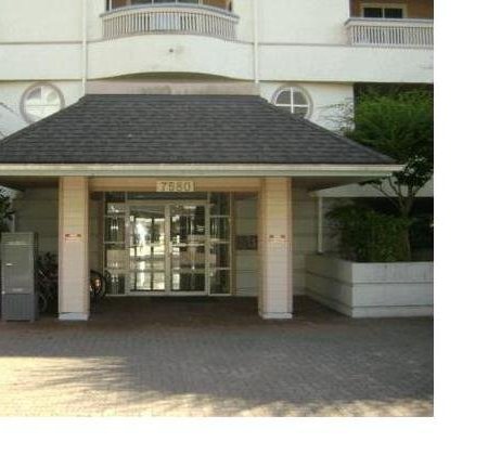 Photo 2 — click to view Carmel Pointe photo 2