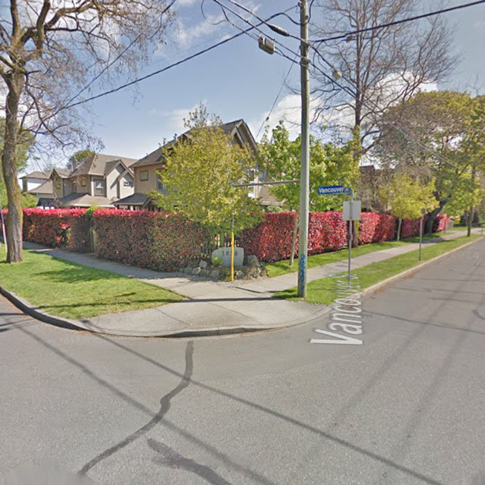 Photo 2 — click to view 1010 Pembroke photo 2