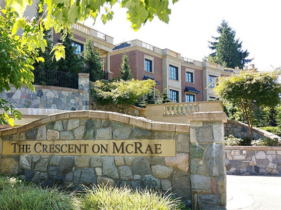 Photo 3 — click to view The Crescent on Mcrae photo 3