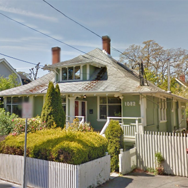1082 Davie photo 2