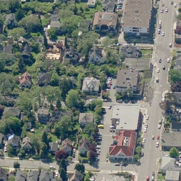 1082 Davie photo 4
