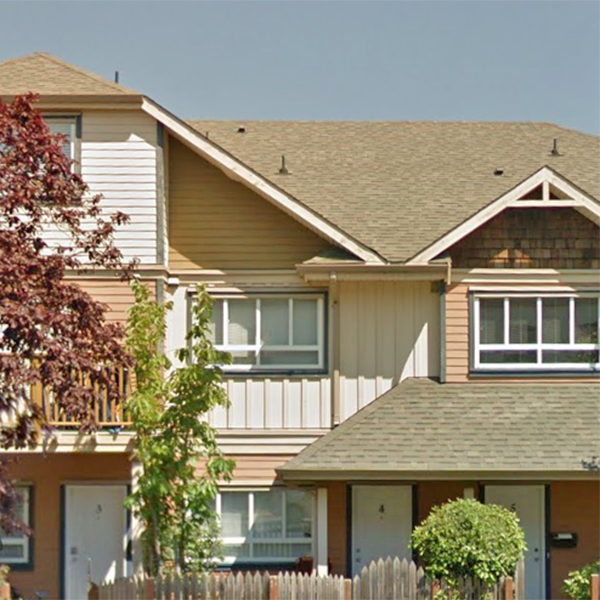 Photo 2 — click to view 2210 Quadra photo 2
