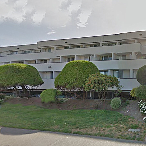 Photo 3 — click to view Kingswood Terrace photo 3