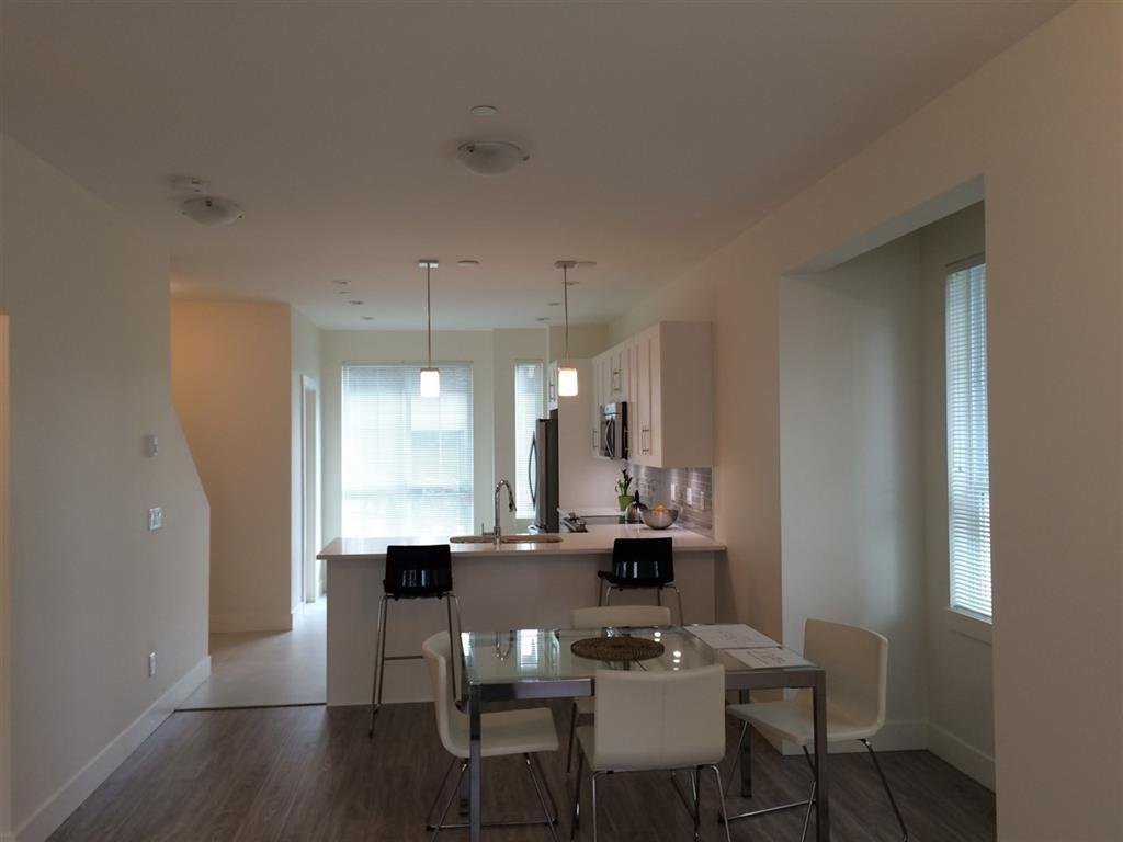 Albion Crossing photo 3