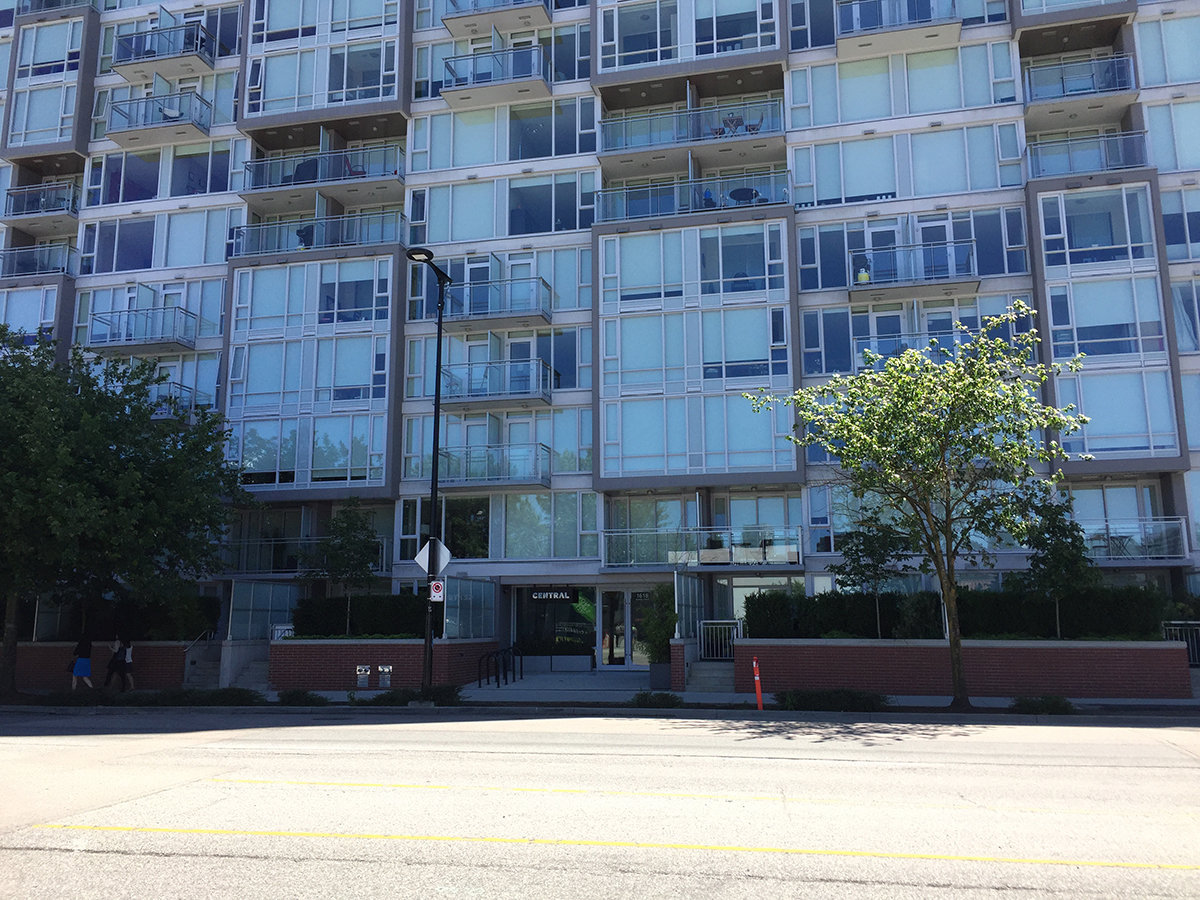 Central photo 4