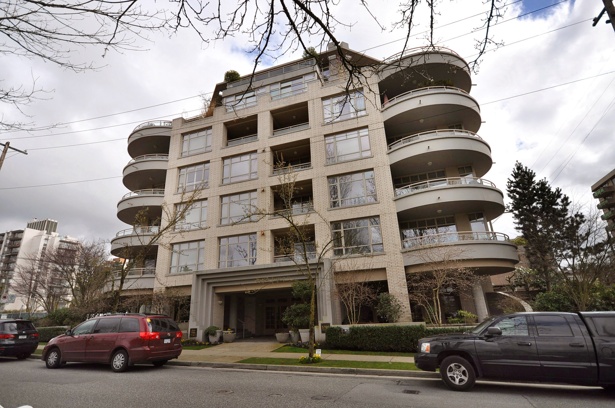 Elm Park Place photo 4