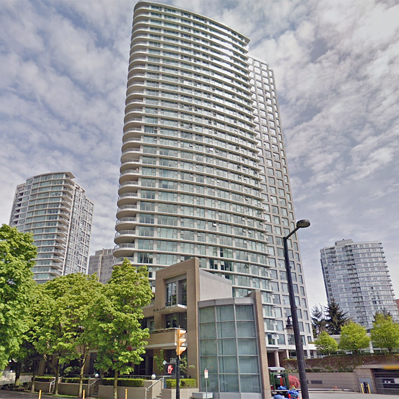 Photo 2 — click to view Landmark 33 photo 2