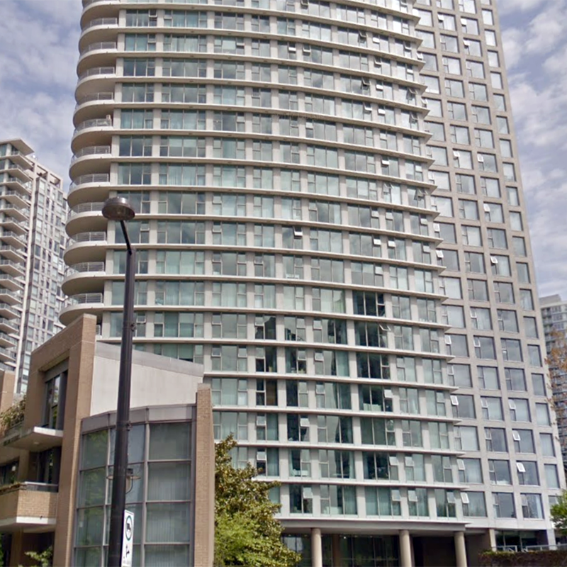 Photo 3 — click to view Landmark 33 photo 3