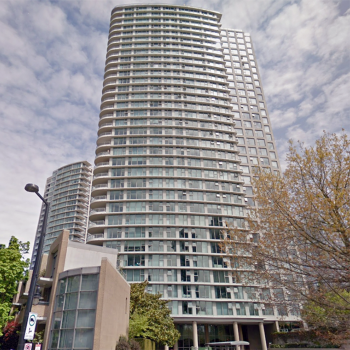 Photo 1 — click to view Landmark 33 photo 1