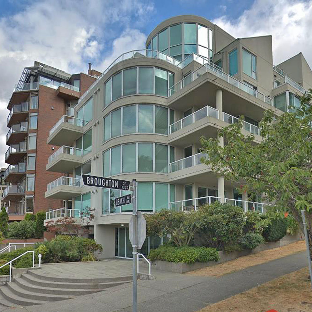 1403 Beach photo 2