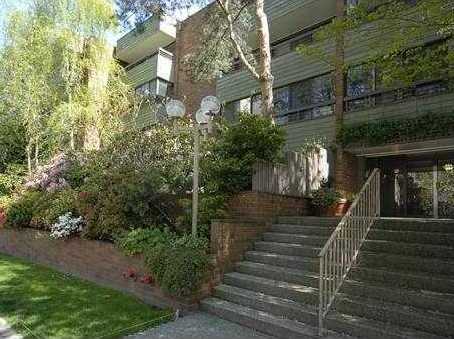 Vanier Court photo 4