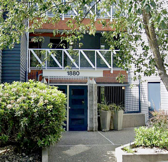 Pilot House At Tugboat Landing photo 2