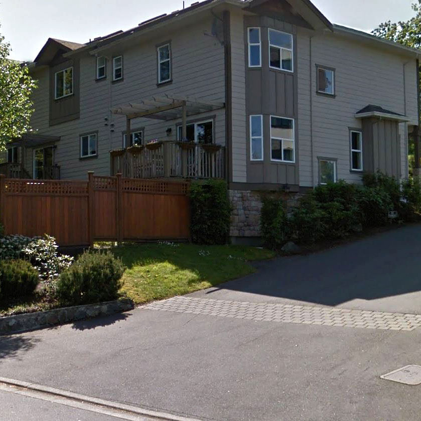 1080 Greenridge photo 2