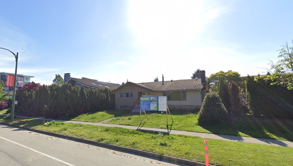 6829 Cambie photo 4