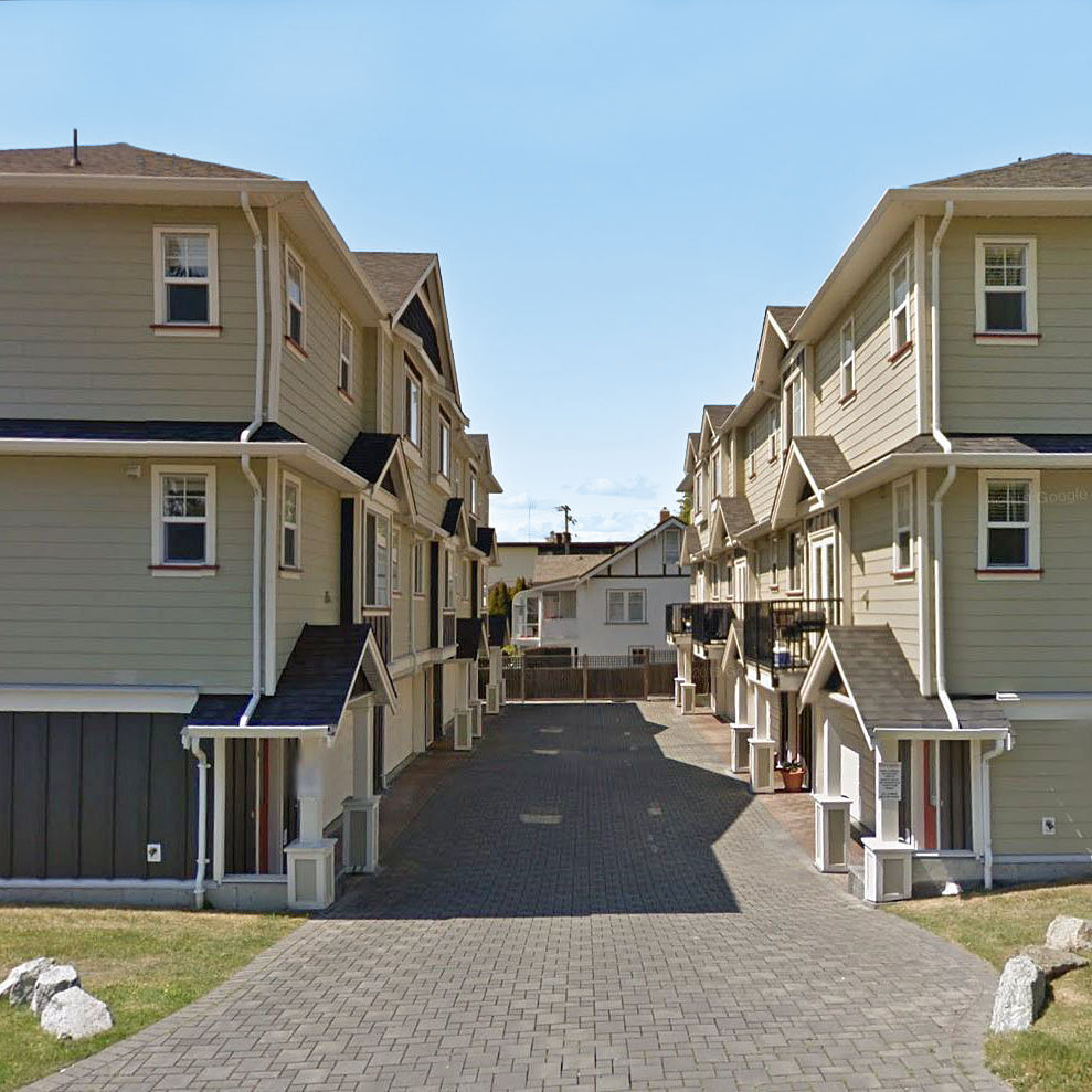 1105 Esquimalt photo 2
