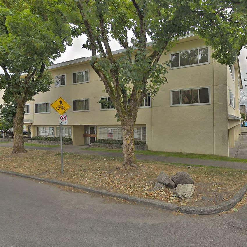 Boulevard Manor photo 3
