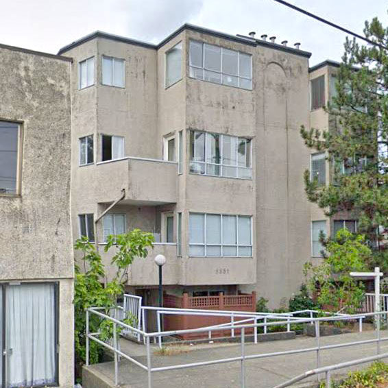 8851 Granville photo 4